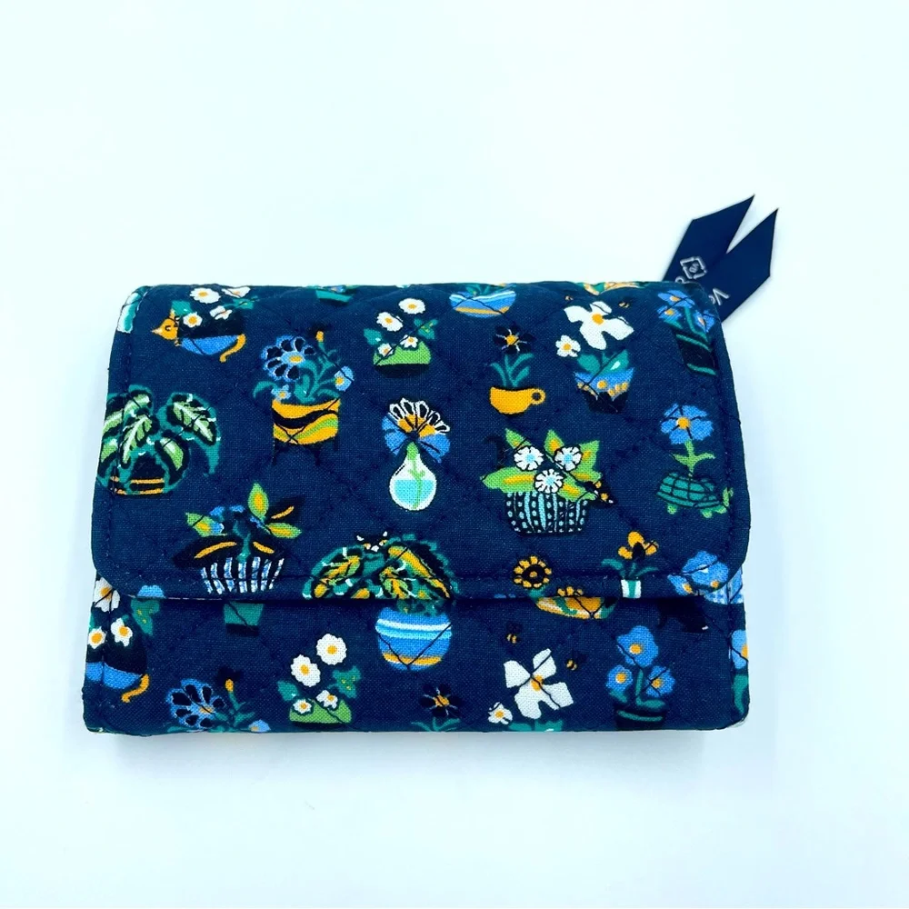Vera Bradley RFID Riley Compact Wallet in Recycled Cotton Plants NWT - Picture 3 of 10